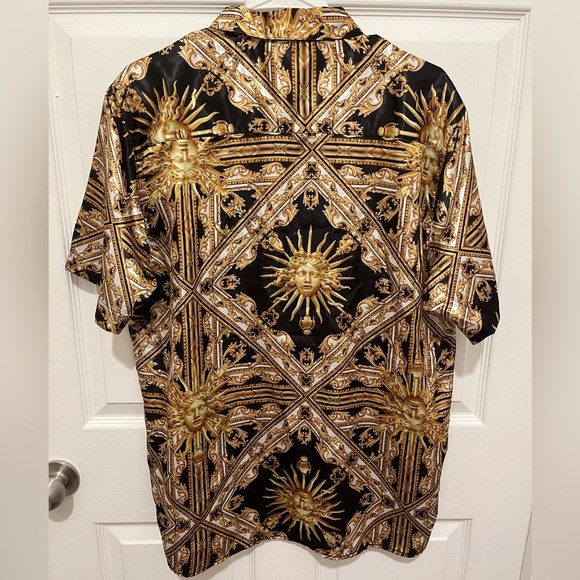 NWT BAROQUE Gold Medusa Shirt Size L - Picture 2 of 6